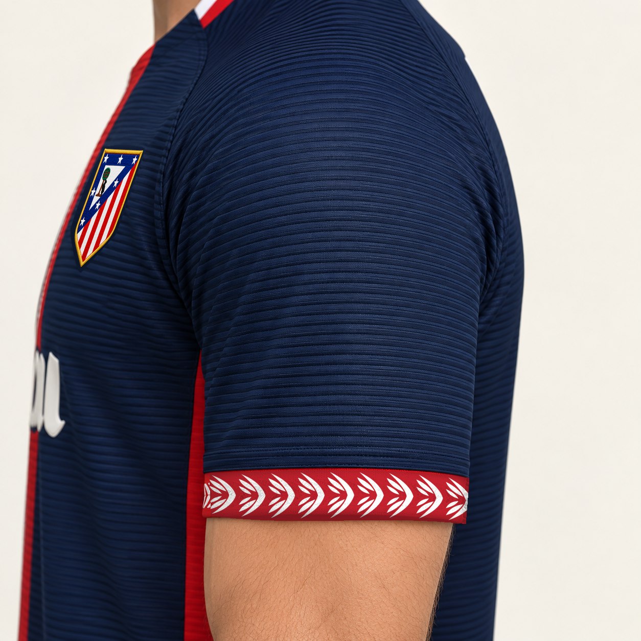 Detalle de la manga izquierda de la camiseta L. Aragonés