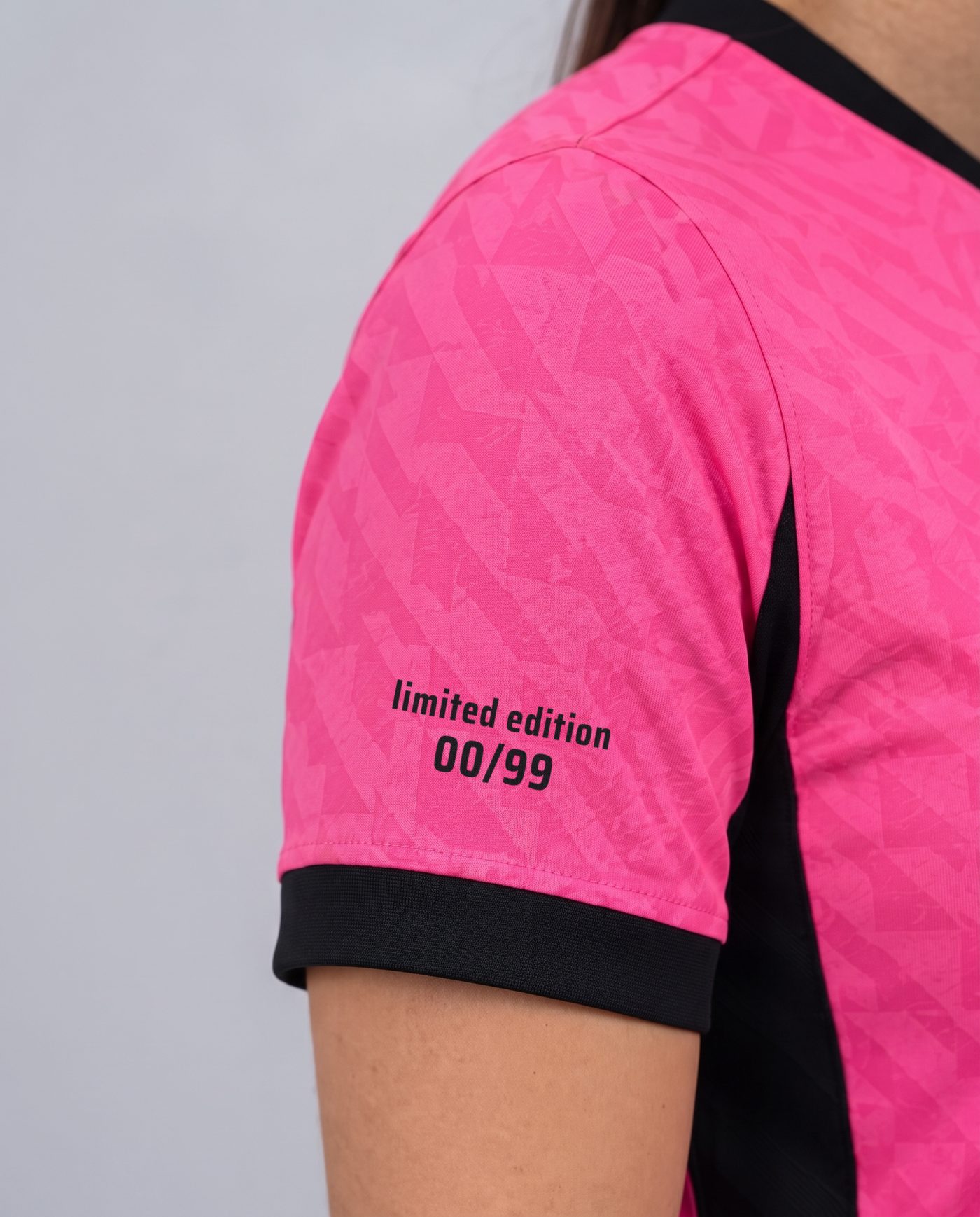 Close-up of the right sleeve of the women's pink and black F. Torres 9 shirt