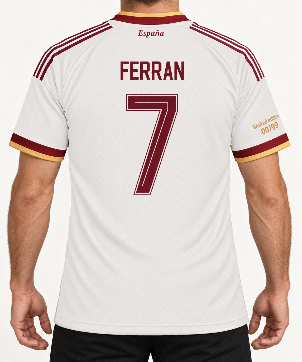 Vista trasera con la camiseta blanca España Ferrán 7 puesta