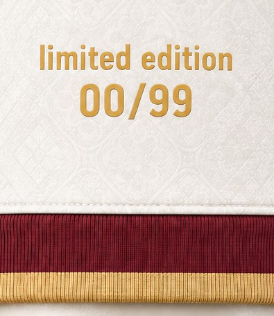 Detalle de la numeración de edición limitada de la camiseta Ferrán 7