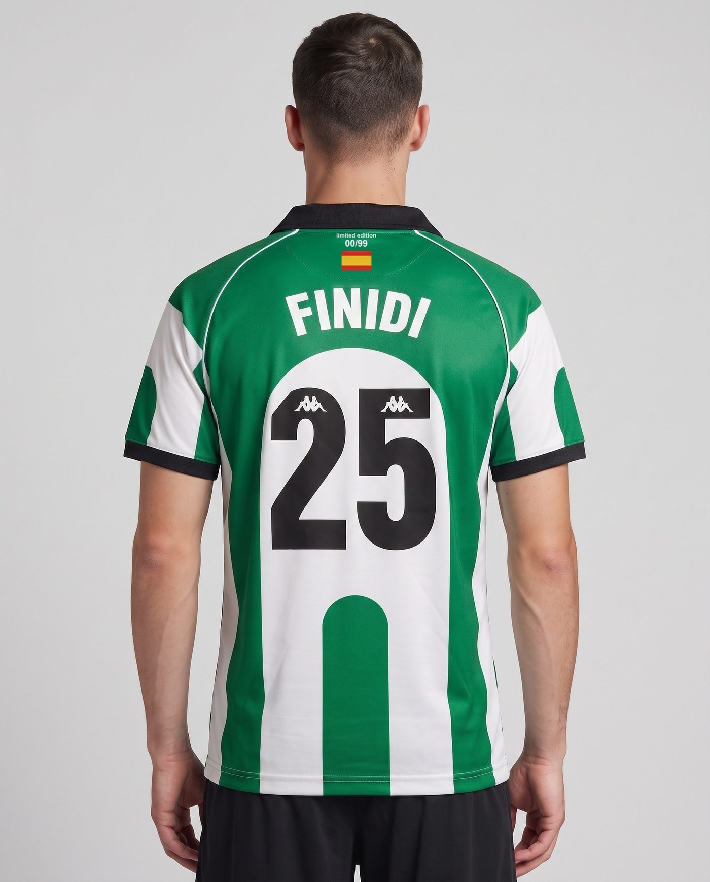 Vista trasera con la camiseta verdiblanca del Betis puesta, con el nombre Finidi y el dorsal 25