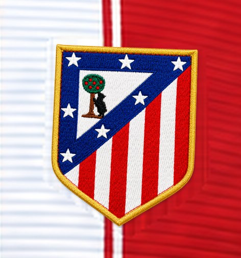 Detalle del escudo bordado de la camiseta Futre