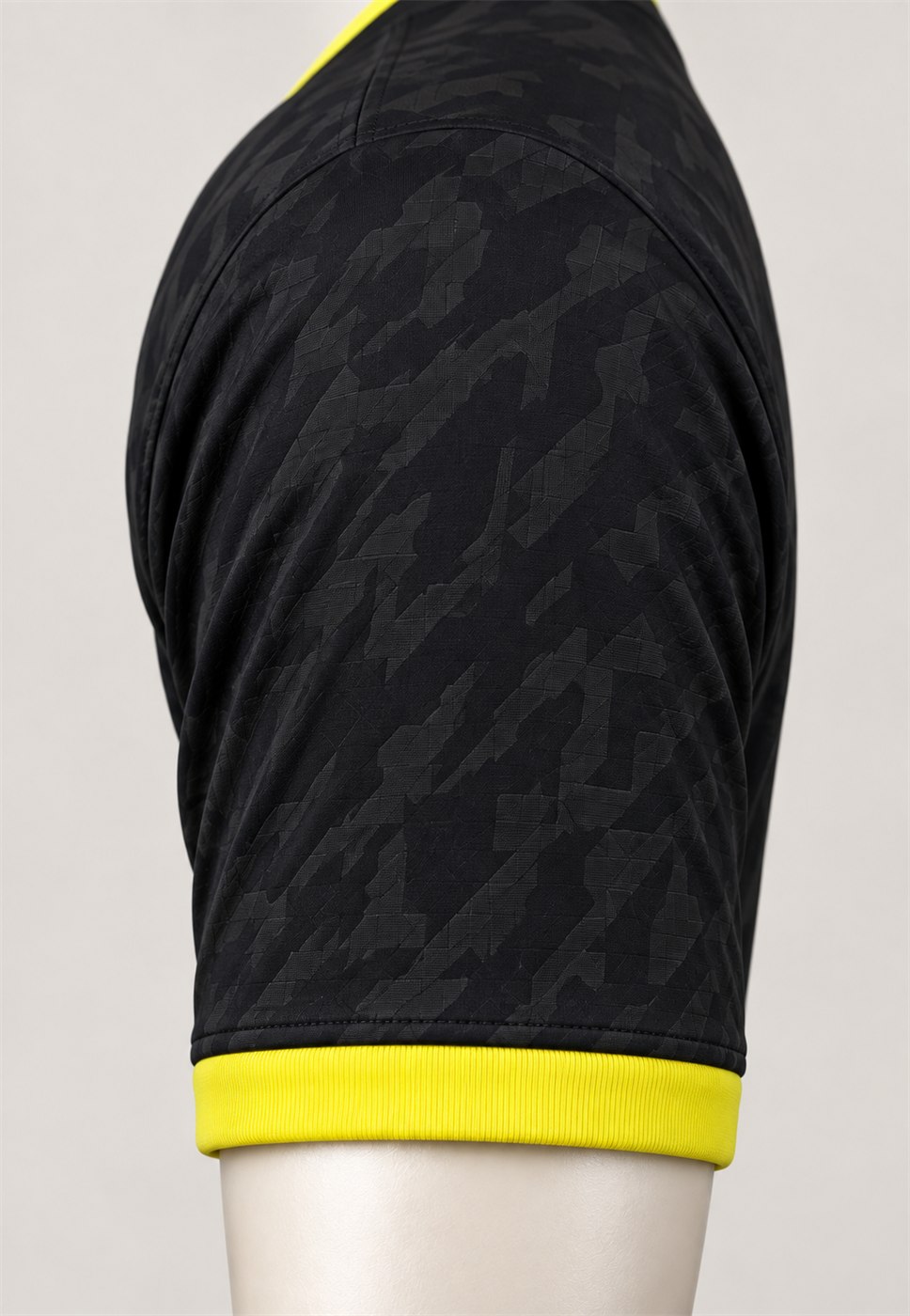 Detalle de la manga izquierda de la camiseta Koke