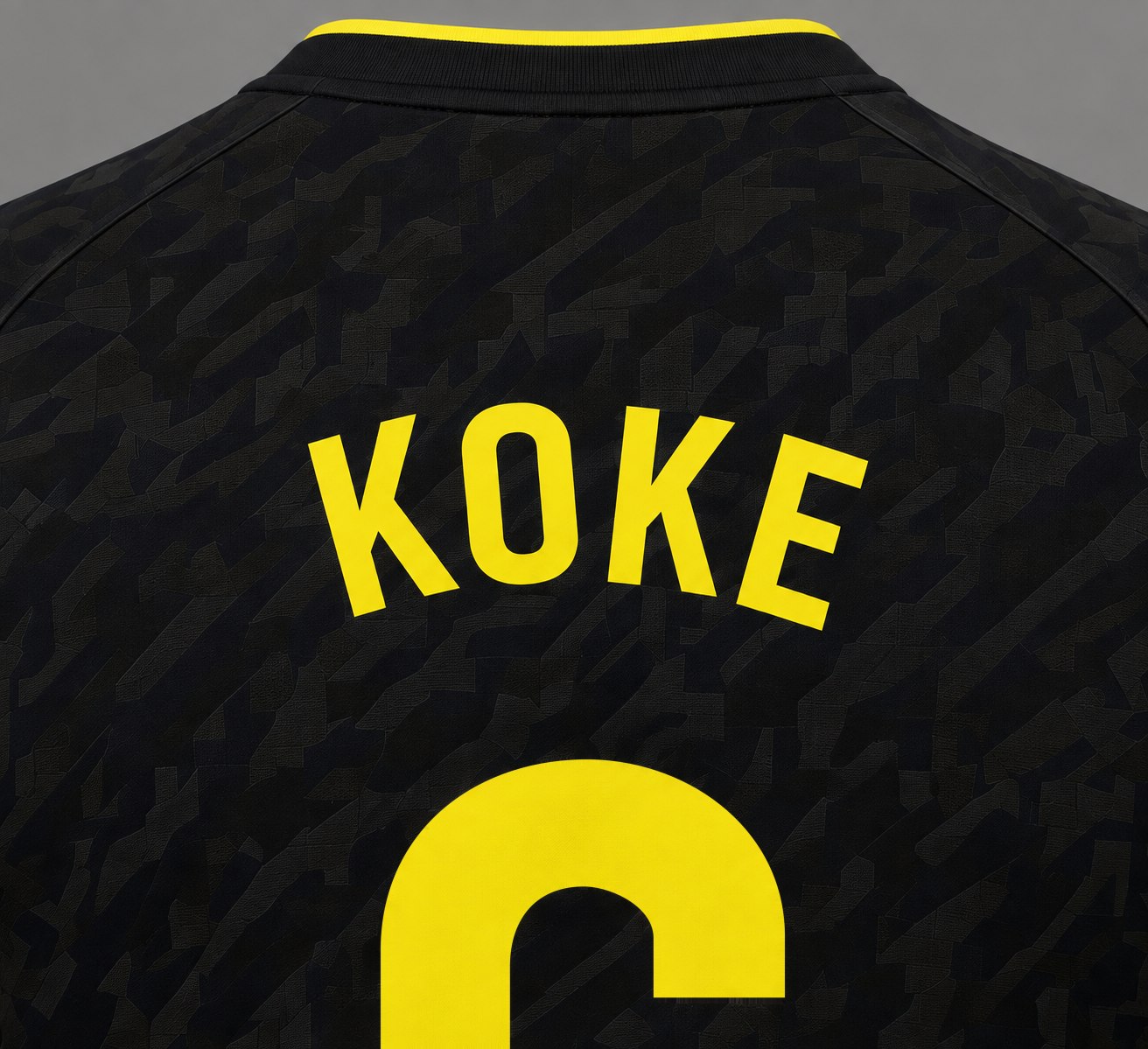 Detalle del nombre en la espalda de la camiseta Koke