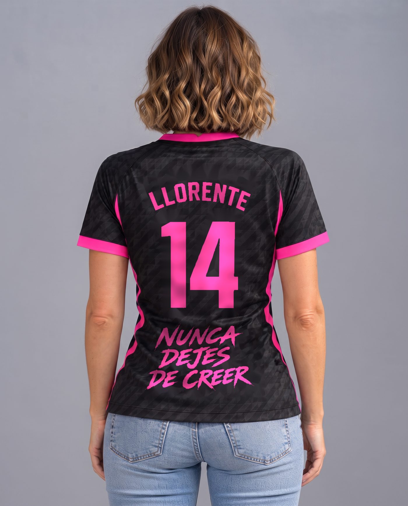Back view wearing the women's black and pink Atlético shirt, with the name Llorente and the number 14