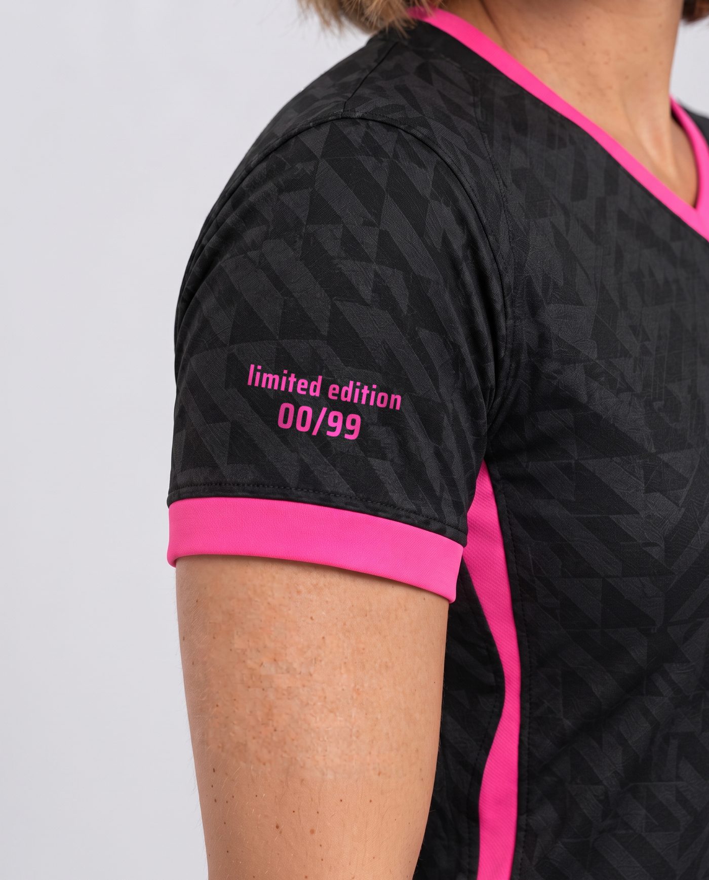 Close-up of the right sleeve of the women's black and pink Llorente 14 shirt
