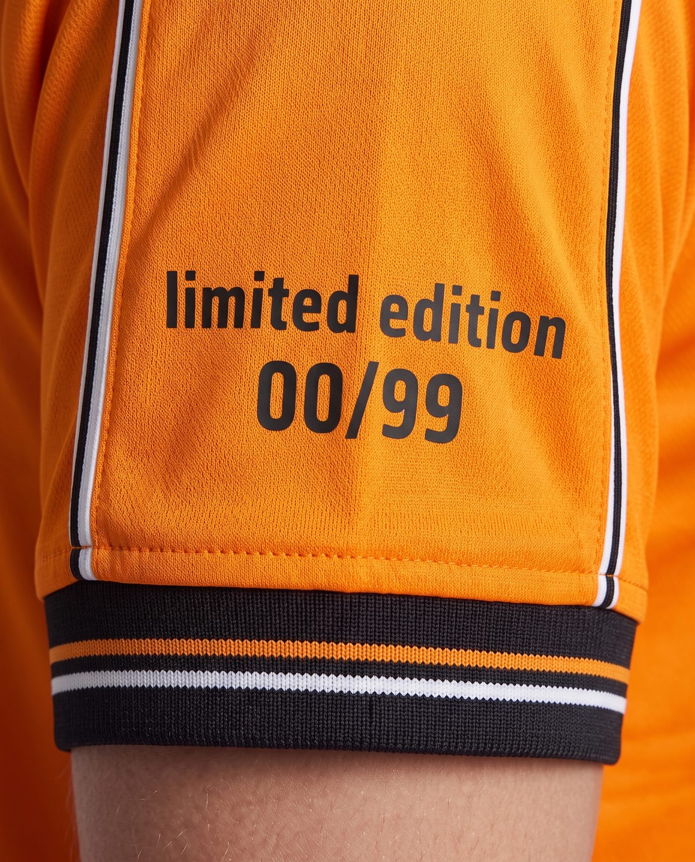 Close-up of the limited edition numbering on the sleeve of the Mendieta 6 shirt