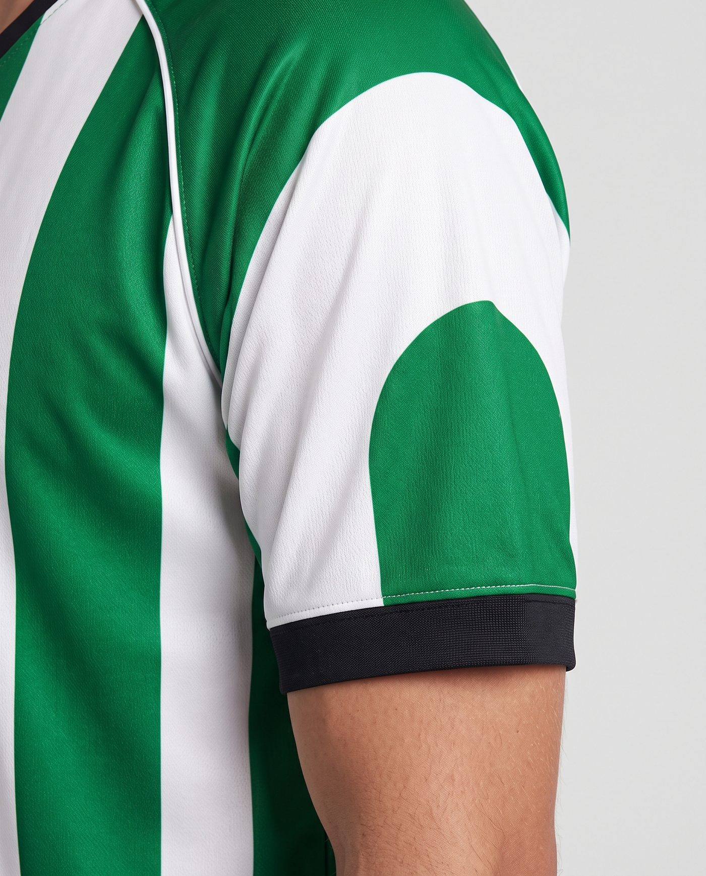 Detalle de la manga derecha de la camiseta verdiblanca Morante 9