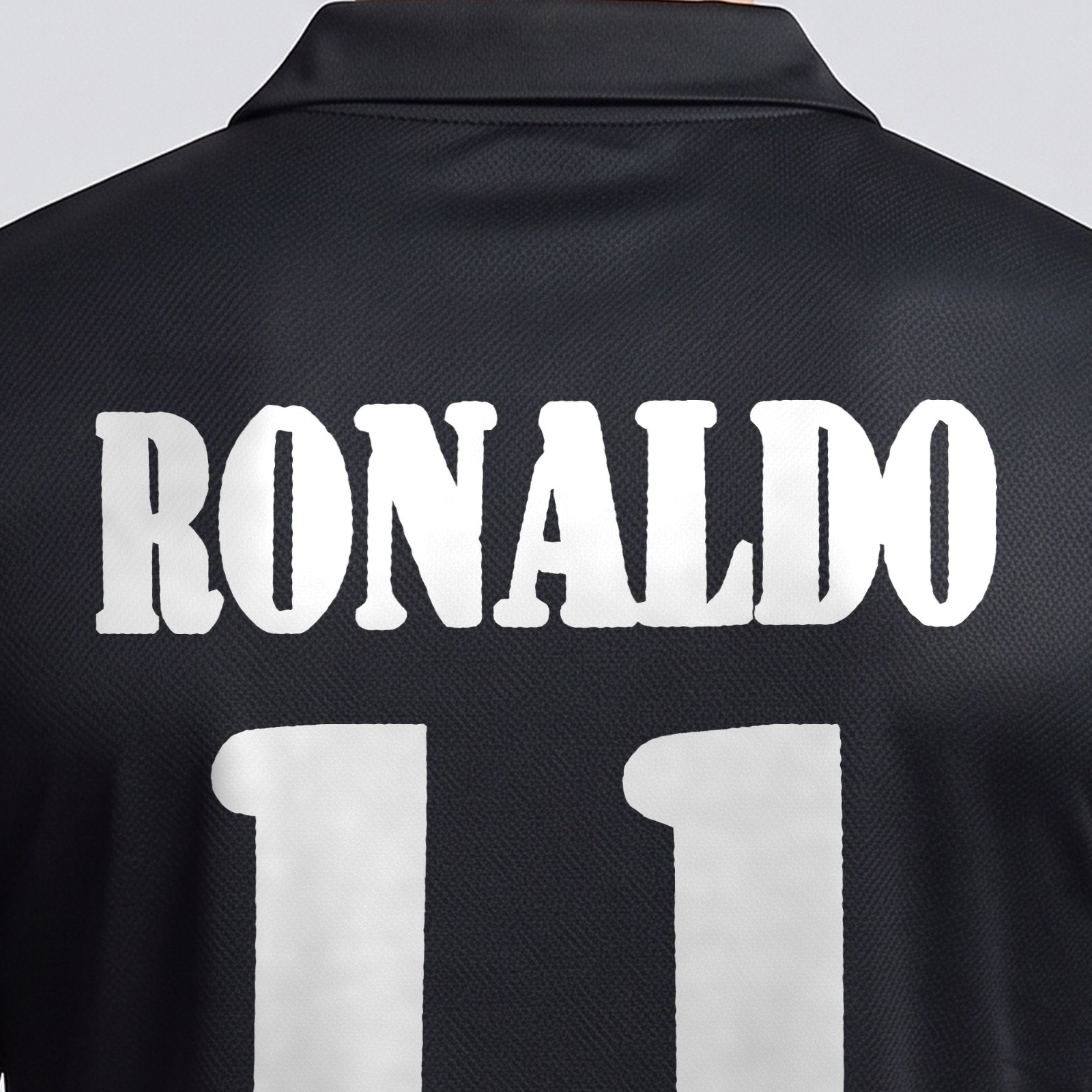 Detalle de la espalda de la camiseta Ronaldo 11: cuello, nombre y dorsal