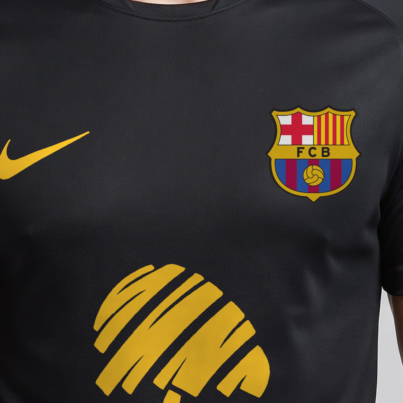 Detalle frontal de la camiseta Silvia Orriols 1: escudo bordado, marca y patrocinador Aliança Catalana