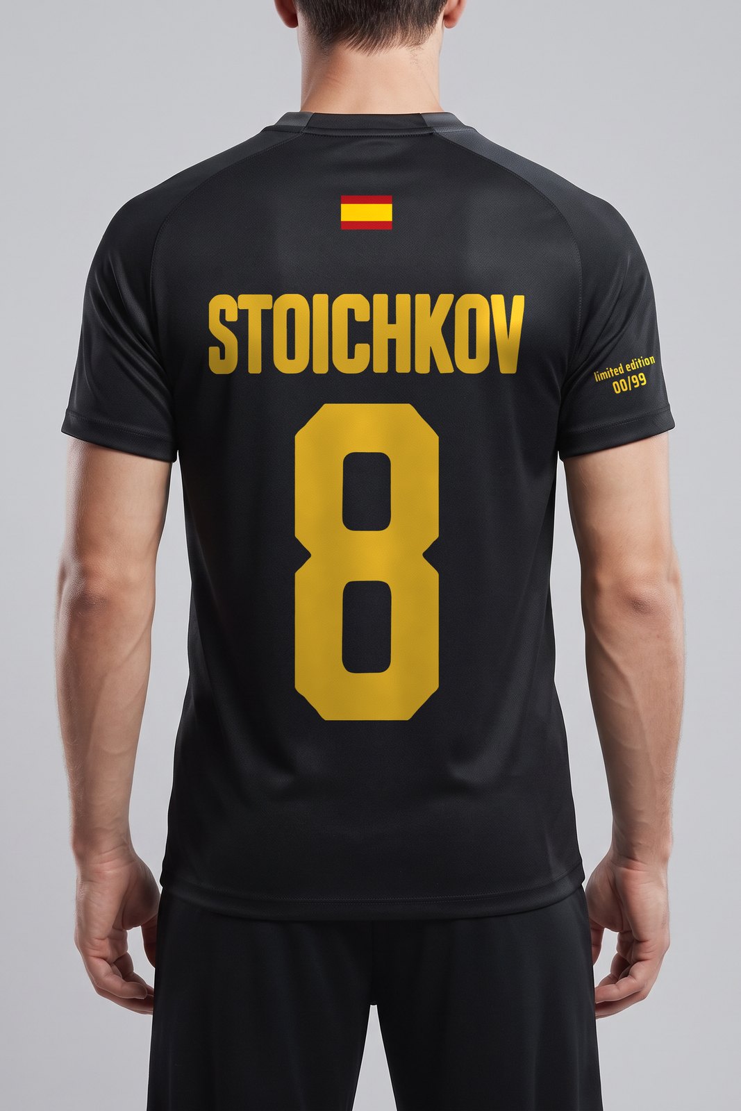 Vista trasera con la camiseta negra Barcelona Stoichkov 8 puesta: bandera, nombre y dorsal 8