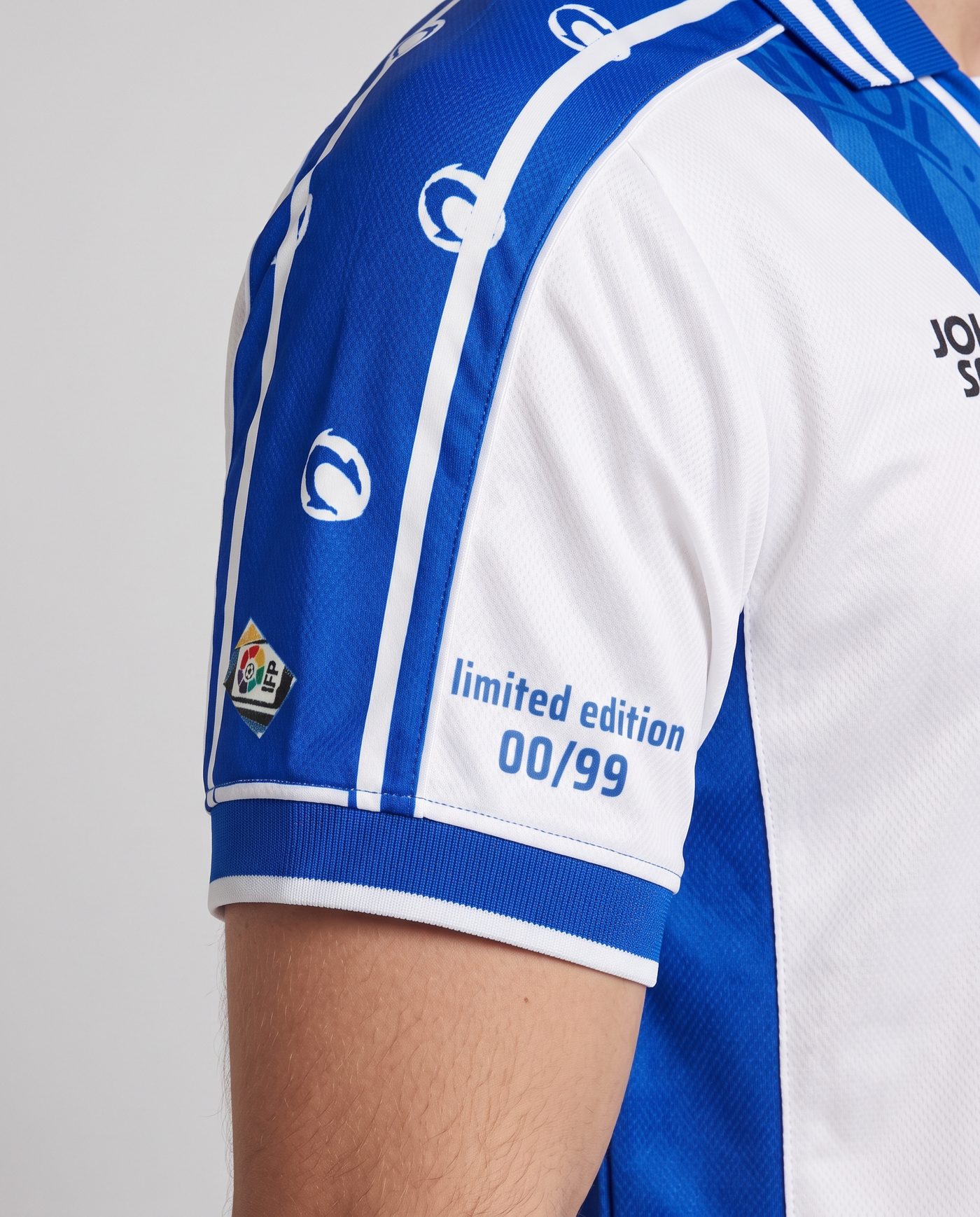 Close-up of the right sleeve of the blue and white Tamudo 23 shirt